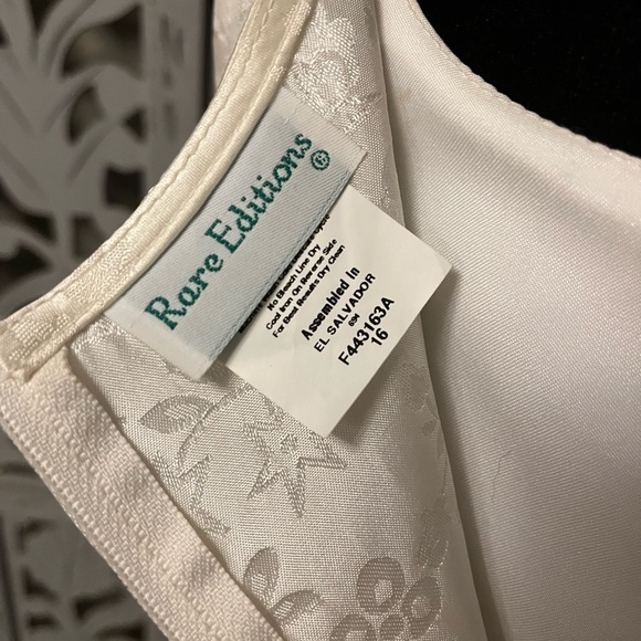 👗HOST PICK👗 GIRLS RARE EDITIONS IVORY & WHITE SLEEVELESS FLOWER GIRLS DRESS - Picture 8 of 9